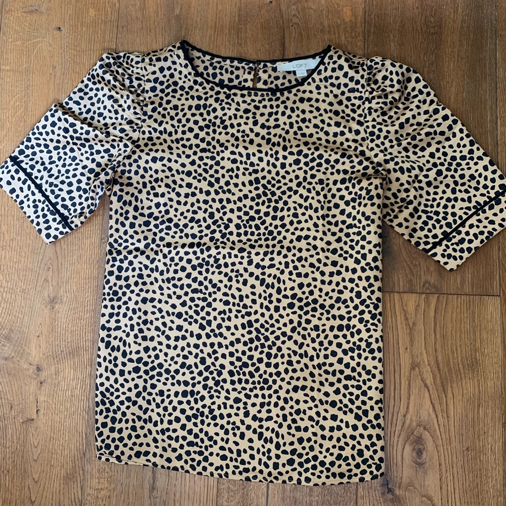 Spotted blouse. Black and Tan. Satin feel